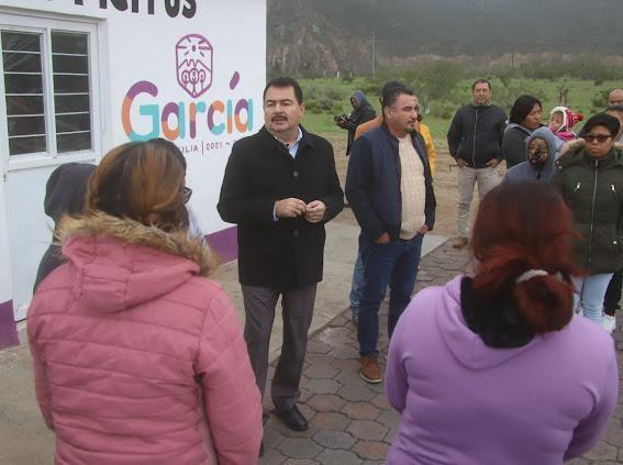 El alcalde de García, Carlos Guevara Garza, inauguró una secundaria comunitaria en el Ejido los Fierros. Foto. Cortesía