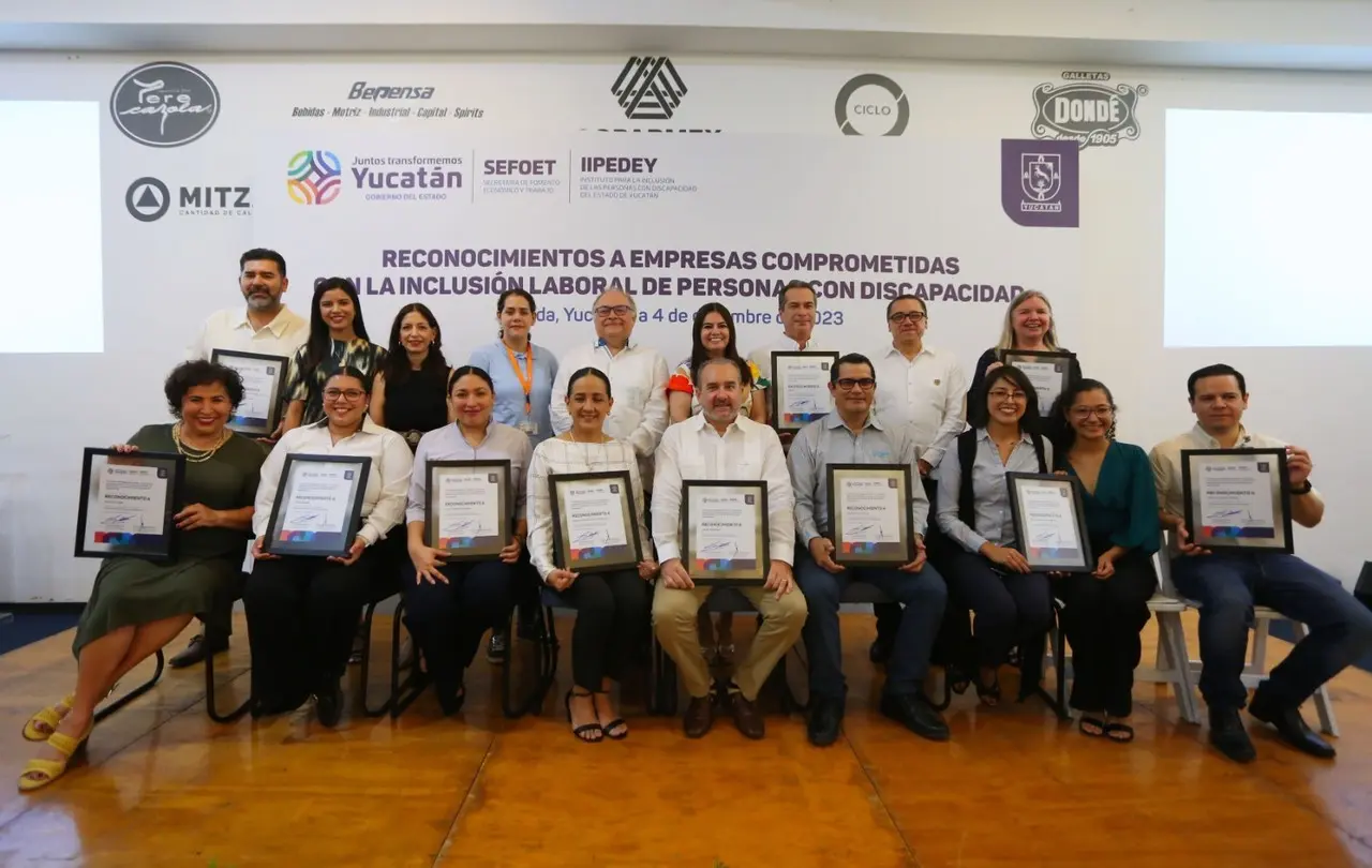 Once empresas fueron reconocidas por las autoridades por su labor en la inclusión laboral.-Foto de la Sefoet