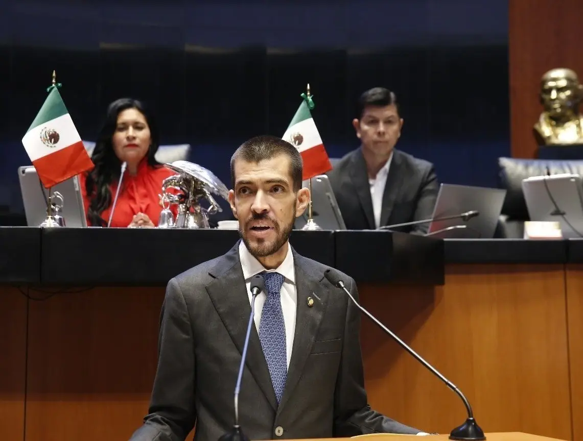 El 6 de septiembre el panista cumplió su sueño y no sólo ocupó el escaño, sino que también hizo uso de la tribuna para presentar iniciativas en favor de los enfermos de cáncer. Foto: X @JosefinaVM.