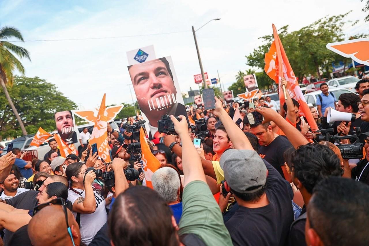 La entrada en escena de Samuel García durante la precampaña ha provocado que la candidata del Frente Amplio comenzara a perder terreno en noviembre de este año. Foto: Facebook/ Samuel García