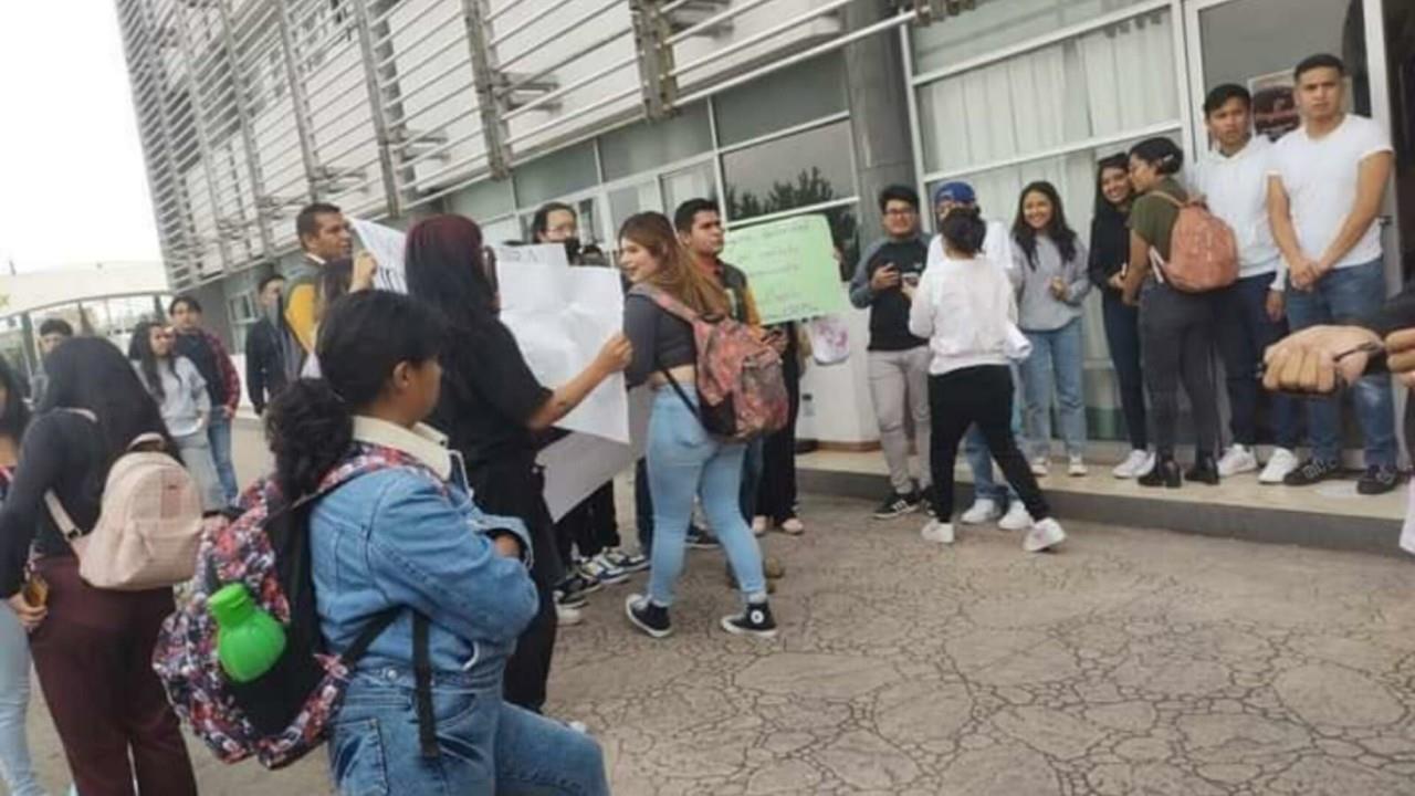 Toman alumnos instalaciones de la UAEMex Chimalhuacán