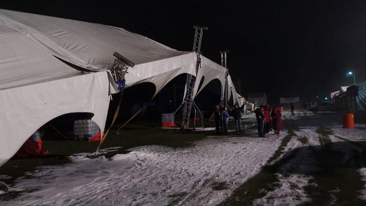 Se derrumba el techo y puestos del recinto ferial de Jilotepec. Fuente: Cortesía