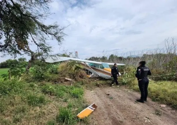 Sobrevive piloto tras aterrizaje de emergencia en Querétaro