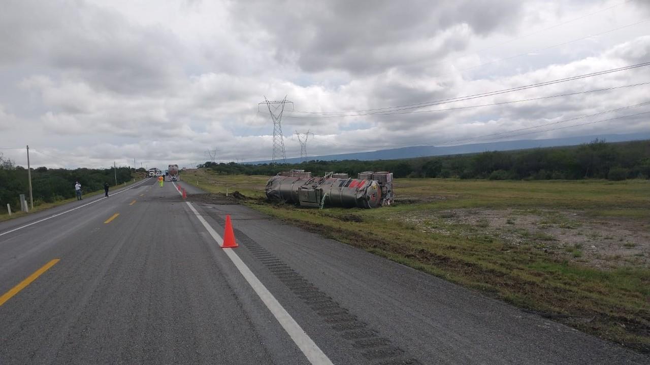 La circulación por la carretera Victoria- Zaragoza se mantiene cerrada en ambos sentidos. Foto: Guardia Estatal.