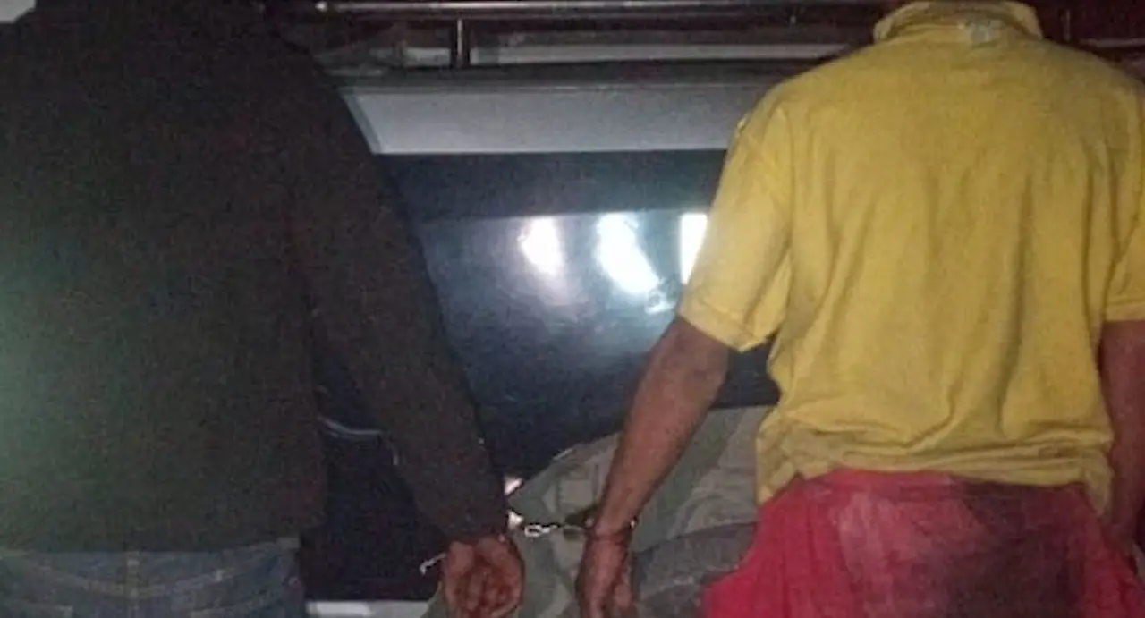 Dos hombres detenidos al intentar robar negocio. Foto: Cortesía