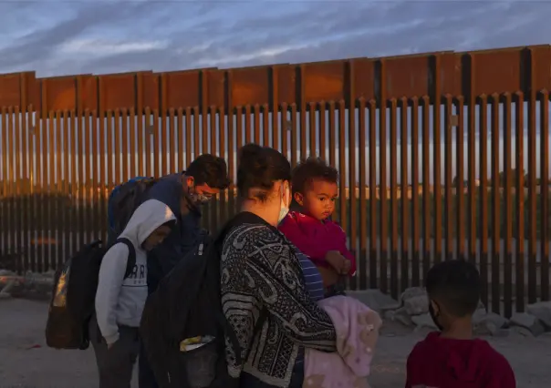 Juez federal pone fin a separación de familias migrantes en frontera por ocho años