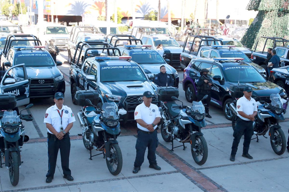 Entregan unidades policiales para labores de vigilancia en operativo Guadalupe-Reyes. Foto: X @VictorCastroCos