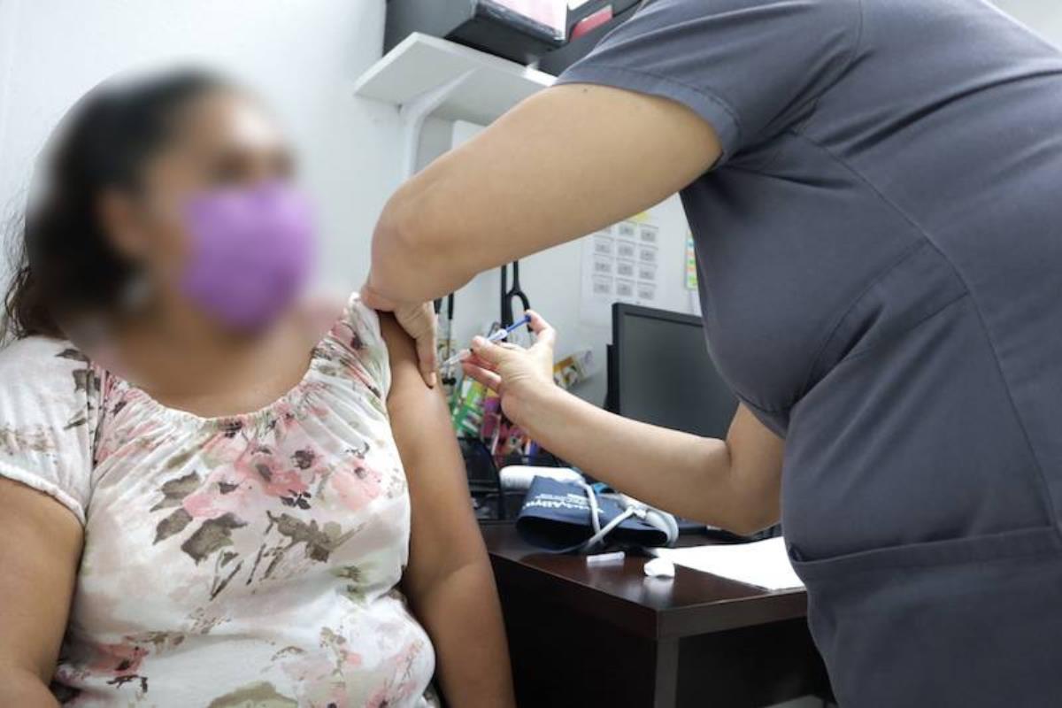 La Secretaría de Salud avanza con la campaña de vacunación contra la influenza. Foto: Secretaría de Salud BCS