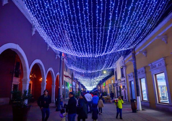 Vuelve el alumbrado navideño a zonas emblemáticas de Durango