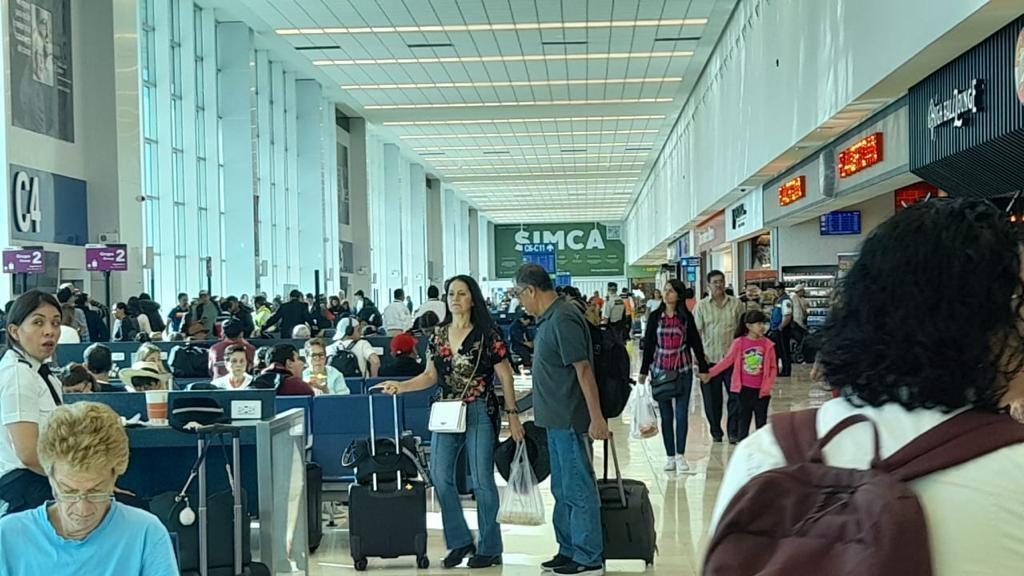 Aeropuerto de Mérida, Manuel Crescendio Rejón. Foto: Héctor Guarepo