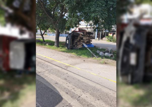 Accidente fatal en Mérida: Mustang y camioneta de redilas chocan en Periférico