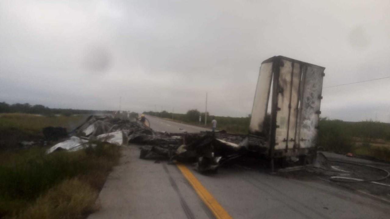 El accidente se registró en el km. 10 del libramiento II de Nuevo Laredo. Foto: Agencia.