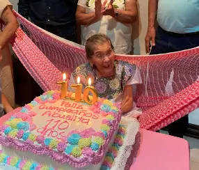 Francisca Moreno Díaz, conocida en Izamal como doña Panchita, cumplió recientemente 110 años de vida.- Foto de Inving Gil