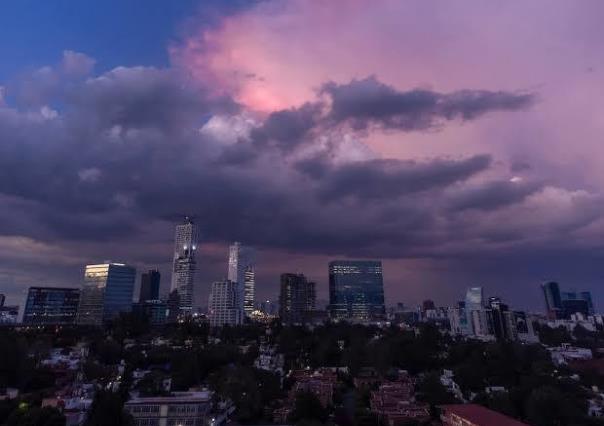 Sin lluvias pero con cielo nublado, pronostican este domingo en la capital