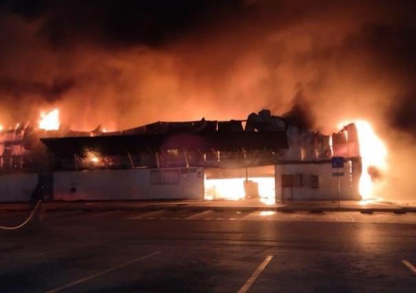 Se incendia Bodega Aurrera en San Fernando