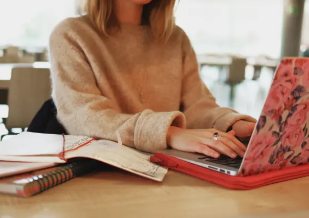 Ofrece Coca-Cola trabajo en Home Office, ¡Aplica, te decímos cómo!