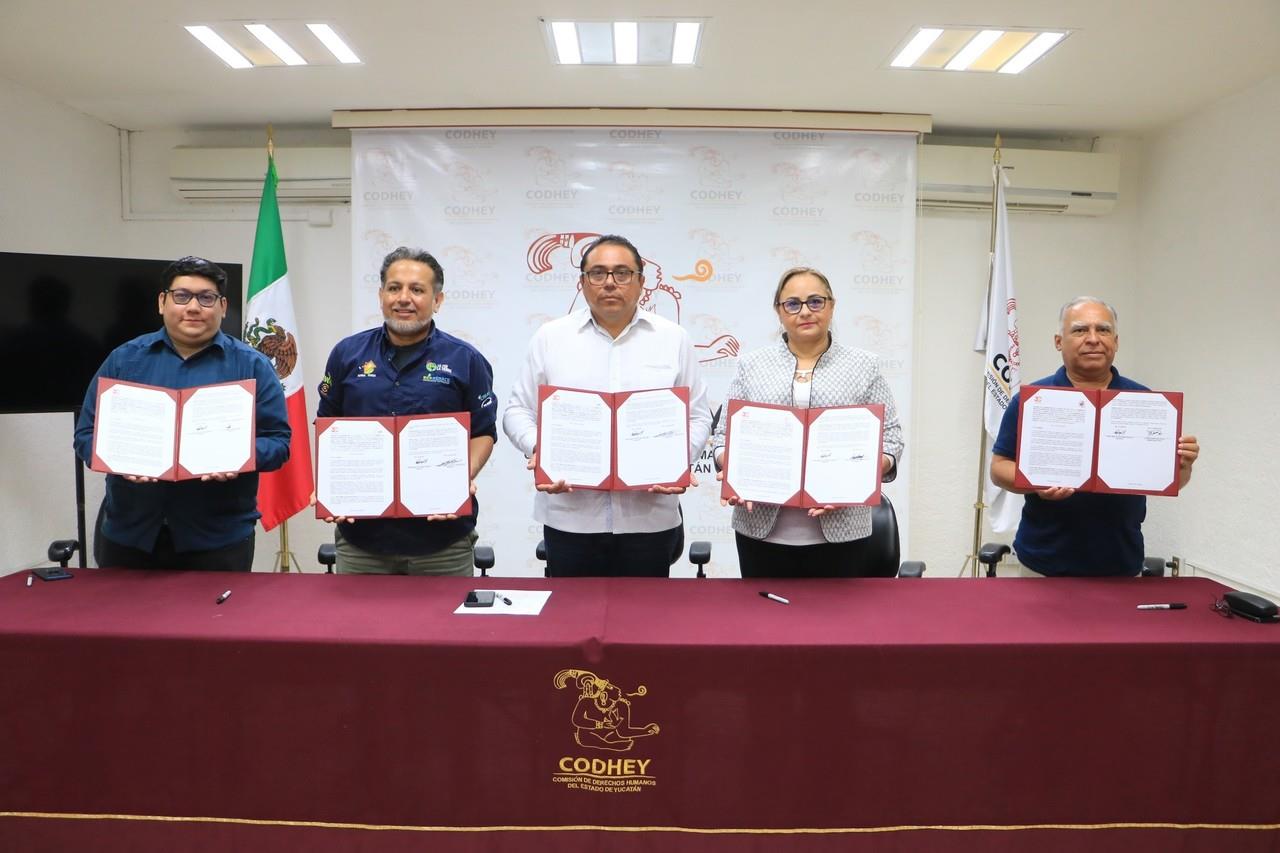 La CODHEY y organizaciones de la sociedad civil firmaron convenios para la promoción de los derechos humanos.- Foto de la CODHEY