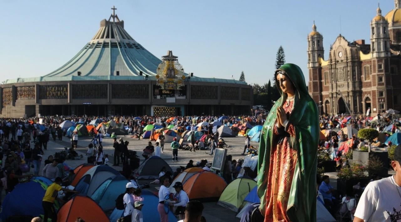 Peregrinos en la explanada de la Basílica de Guadalupe. Fuente: Infobae