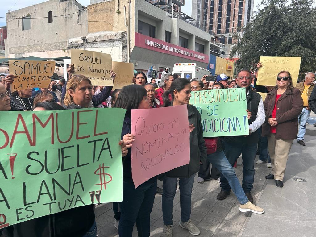 Alcaldes y funcionarios municipales peregrinaron recursos en oficinas de Tesorería. Foto. Rosy Sandoval