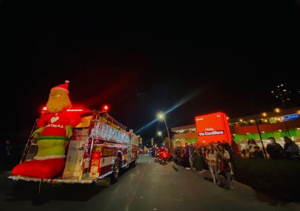 Encabeza Jesús Nava desfile navideño en Santa Catarina