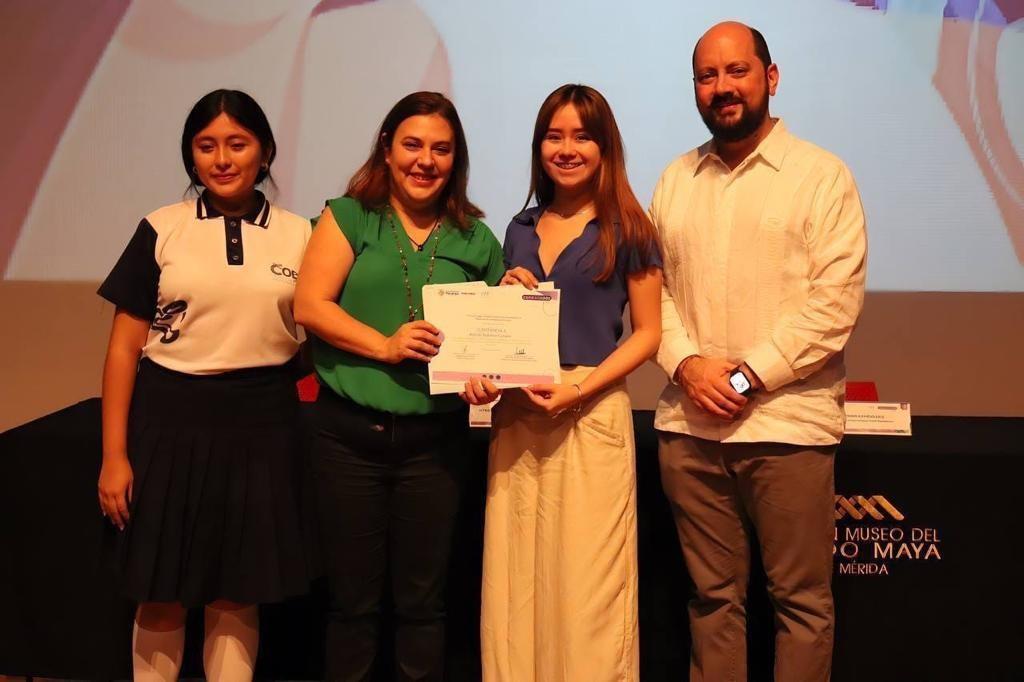 Certificación de más de 217 alumnas de diversas instituciones a través del programa “Conectadas”. Foto: Gobierno del Estado de Yucatán