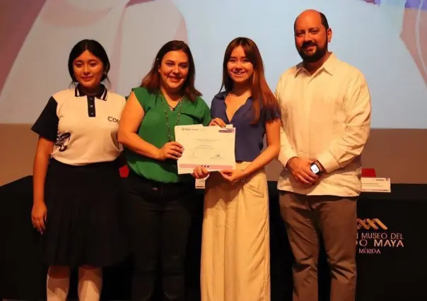 Más de 200 alumnas yucatecas se preparan a través del programa “Conectadas”