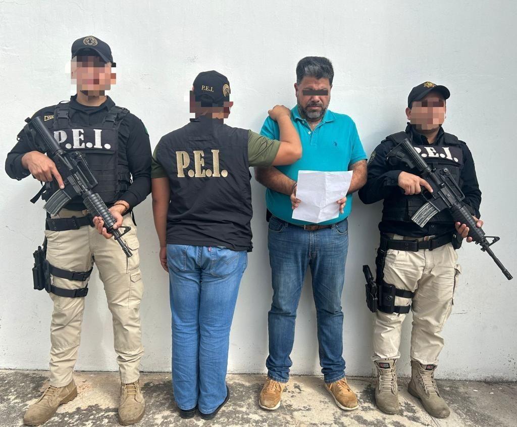 Quincuagenario fue detenido por agentes y fiscales. Foto: SSP Yucatán