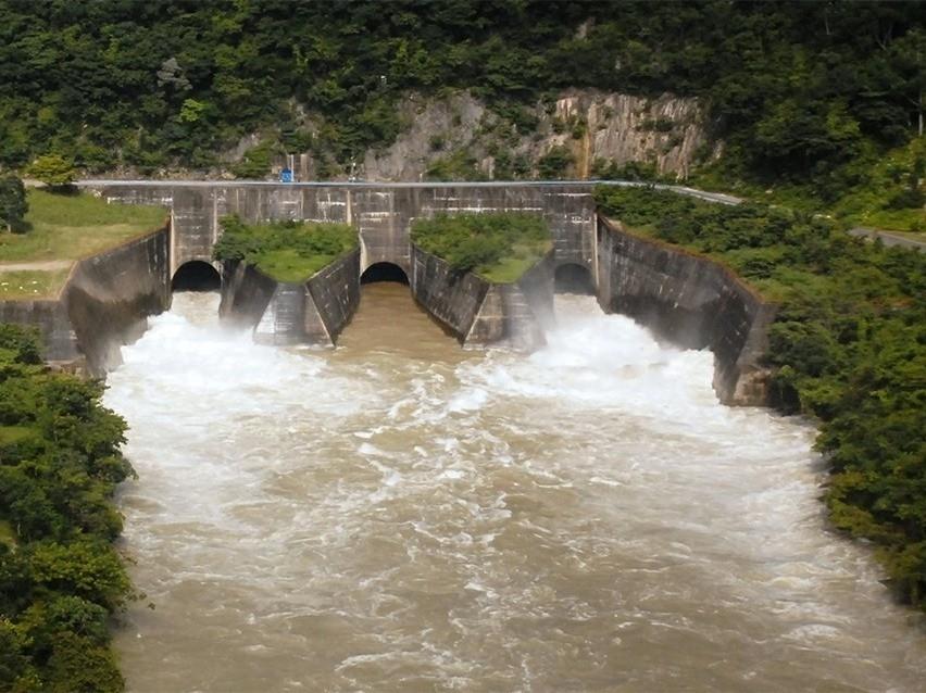 La decisión es responsabilidad del Comité Regional de Grandes Presas, conformado por la Comisión Nacional del Agua, Comisión Federal de Electricidad y Protección Civil Nacional. Foto: Educa Oaxaca.