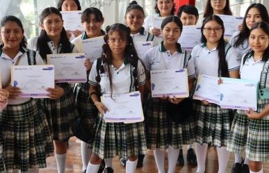 Más de 200 jóvenes yucatecas se certifican en tecnologías de la información