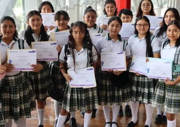 Más de 200 jóvenes yucatecas se certifican en tecnologías de la información