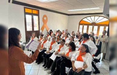 54 mujeres reciben constancia de cursos de inglés y empoderamiento económico