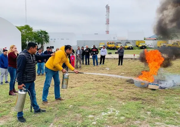 Imparte Protección Civil curso a vendedores de pirotecnia