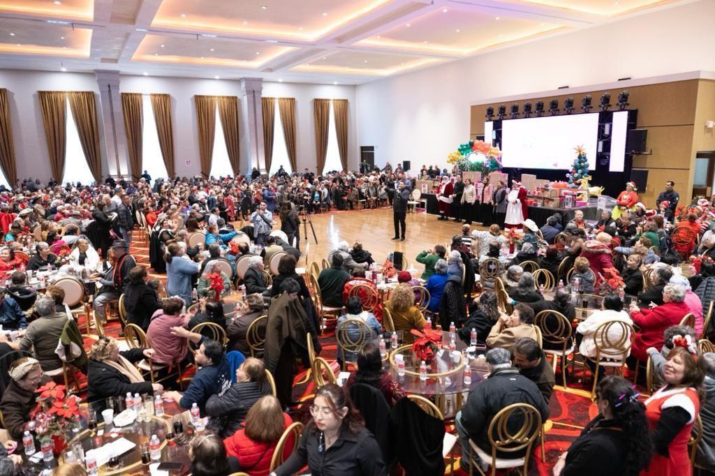 Durante la celebración, los adultos mayores pudieron disfrutar de un delicioso almuerzo, participar en emocionantes rifas y bailar al ritmo de la música del DJ. Foto: Municipio de Guadalupe