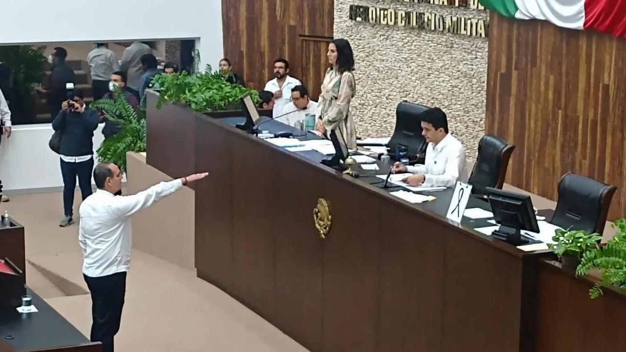 Grupos feministas se manifestaron ayer en el Congreso del Estado por polémico nombramiento.- Foto de @CongresoYucatan