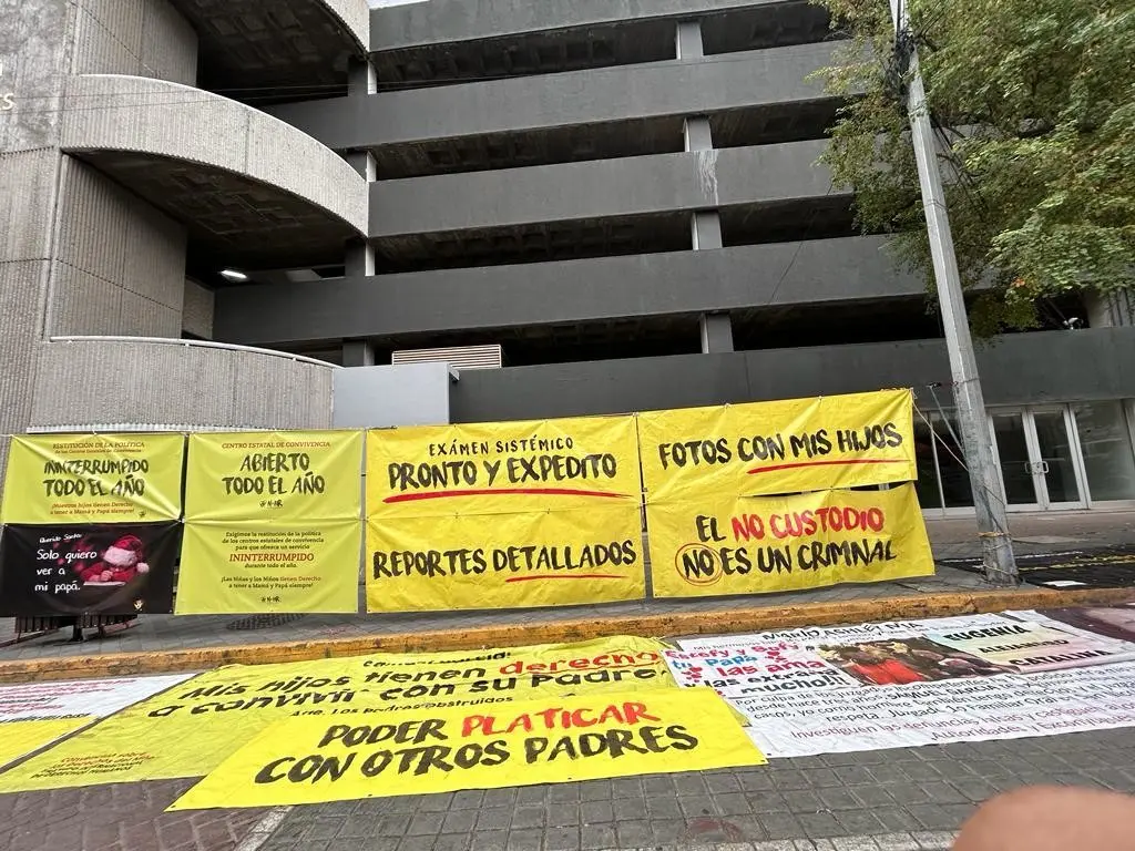 No más hijos rehenes: llevan 3 días de plantón frente a juzgados