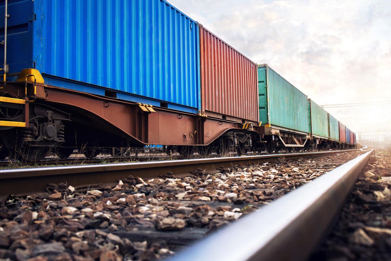 Vagones que transportan contenedores (Imagen ilustrativa). Foto: aleksandarlittlewolf