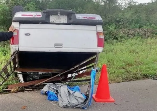 Vuelca camioneta que transportaba albañiles, hay por lo menos 14 lesionados