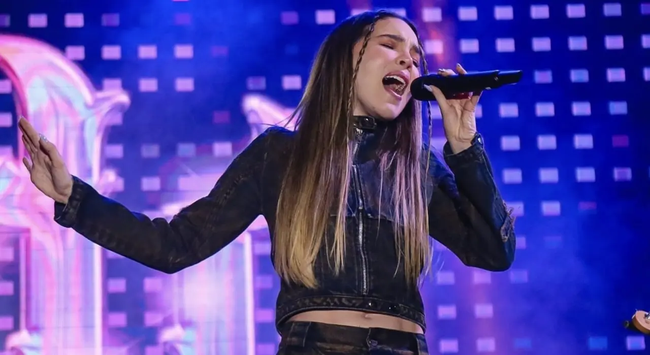 Doble de Christian Nodal asiste a concierto de Belinda Foto: Facebook