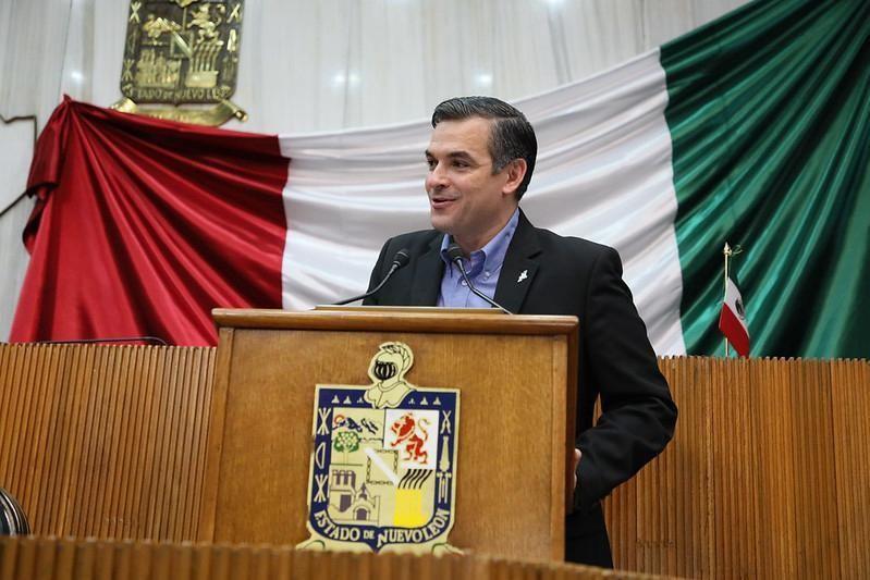 Mauro Guerra Villarreal, acudió a la protesta que realizaron alcaldes de diversos municipios a fuera de las oficinas de la Secretaria de Finanzas y Tesorería General del Estado. Foto: Cortesía