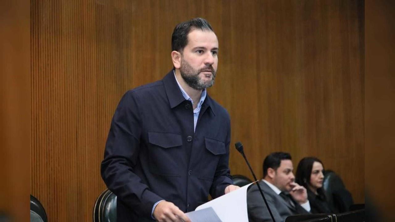 Raúl Lozano, agregó que la implementación de esta reforma también pretende prevenir conflictos vecinales, al inhibir la disposición inadecuada de basura. Foto: Cortesía