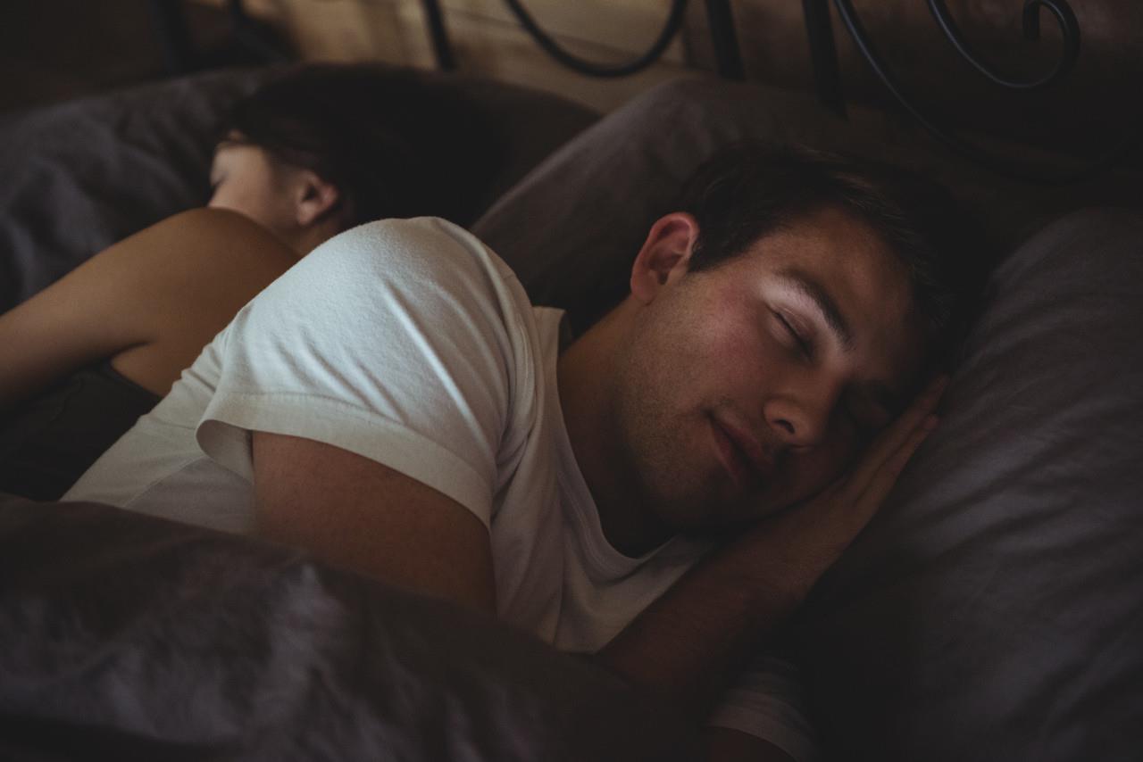 El poder de la siesta: La UNAM respalda su impacto positivo en la salud. Foto: @ wavebreakmedia_micro