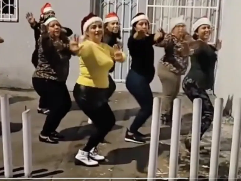 Las mujeres repitieron la coreografía de Las plásticas. Foto: X @Mundo_MagicMX