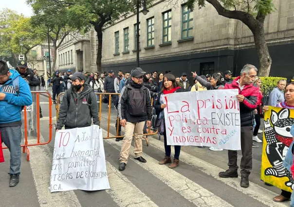 Indígenas protestan en la SCJN de cara al informe anual de la titular