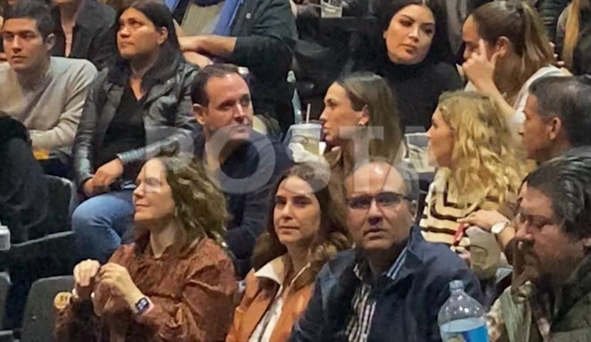 Charito Ruiz acudió también con un grupo de amigos al concierto de Gloria Trevi en el Domo Care. Foto. Especial