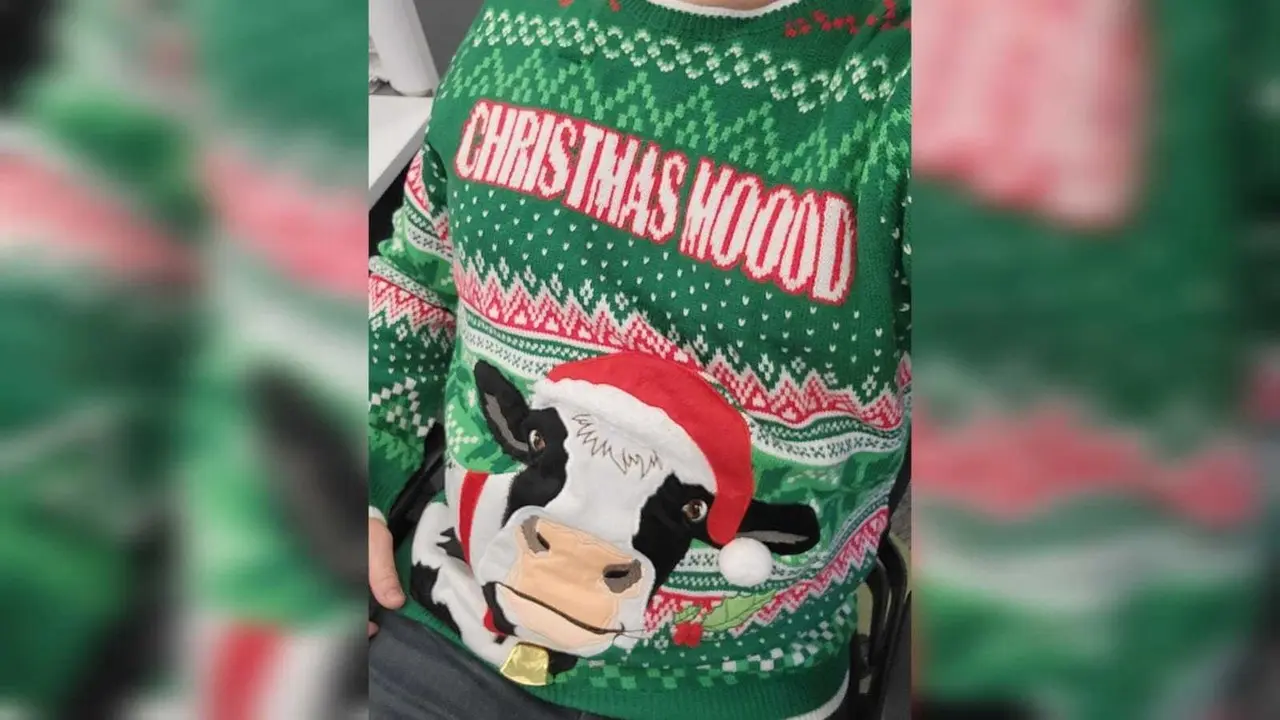 El tercer viernes del mes de diciembre se celebra el Día del Ugly Sweater. Foto: Twitter @derek_johnson21