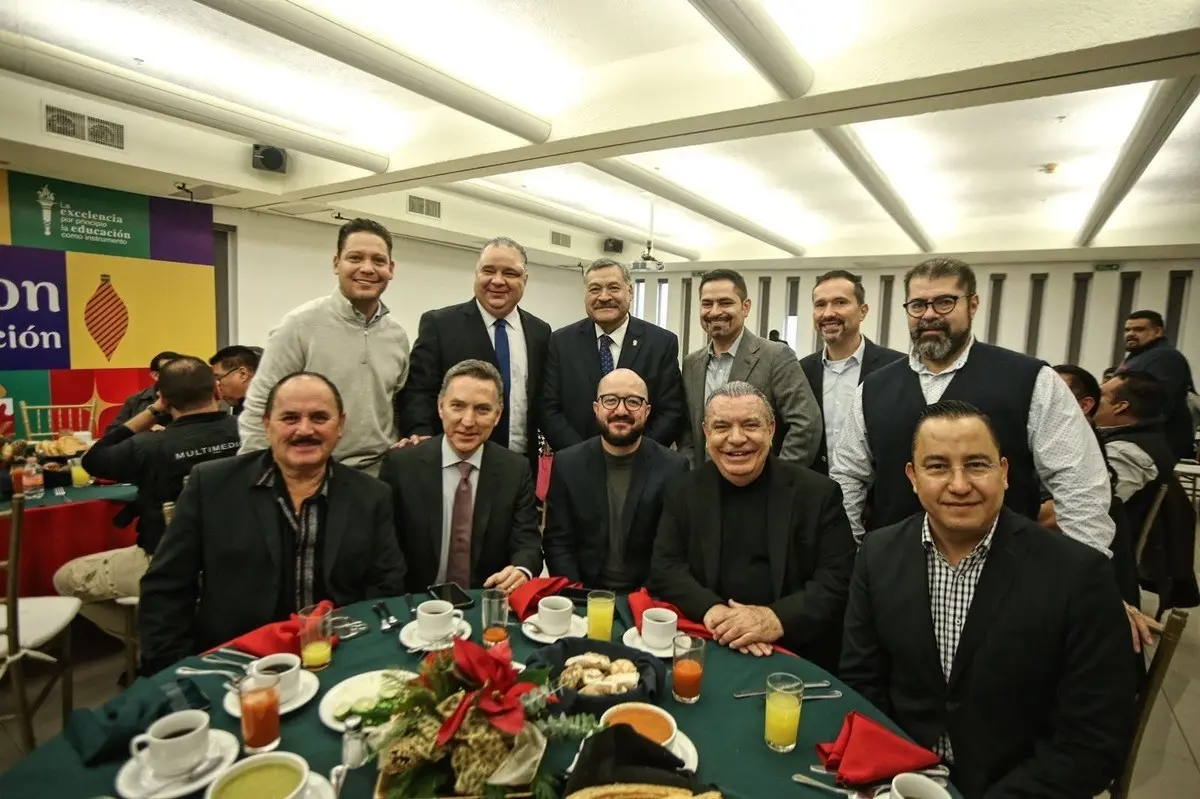 Ángel Vargas, CFO del Grupo POSTA, y David Dorantes,  CEO del Grupo POSTA, estuvieron en la convivencia anual organizada por la Rectoría de la UANL.  Foto: POSTA