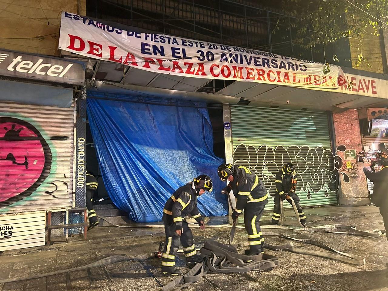 Se incendian dos locales de Plaza Meave; no hay personas lesionadas