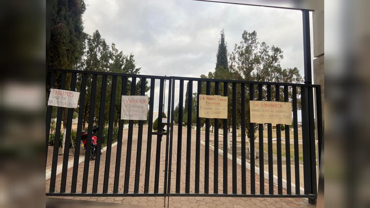 Cierran panteón Valle de los sabinos: exigen cumplimiento de contrato colectivo