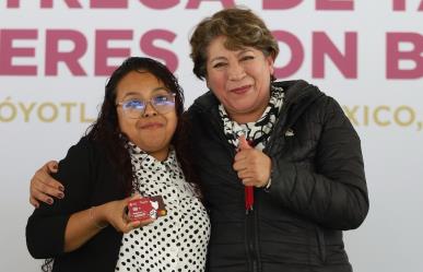 Entrega Delfina Gómez 400 mil tarjetas Mujeres del Bienestar en Nezahualcóyotl