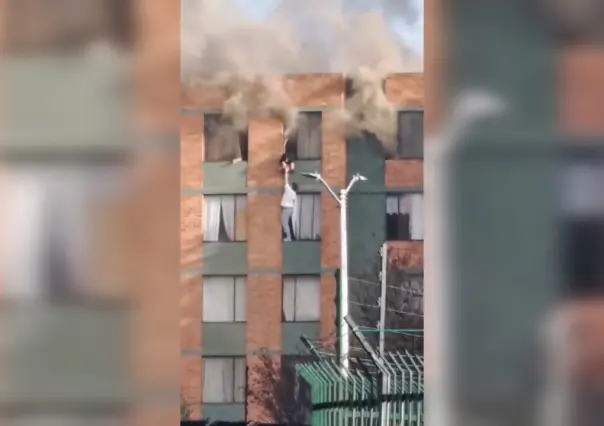 Joven héroe salva a niña y mascota en incendio de edificio